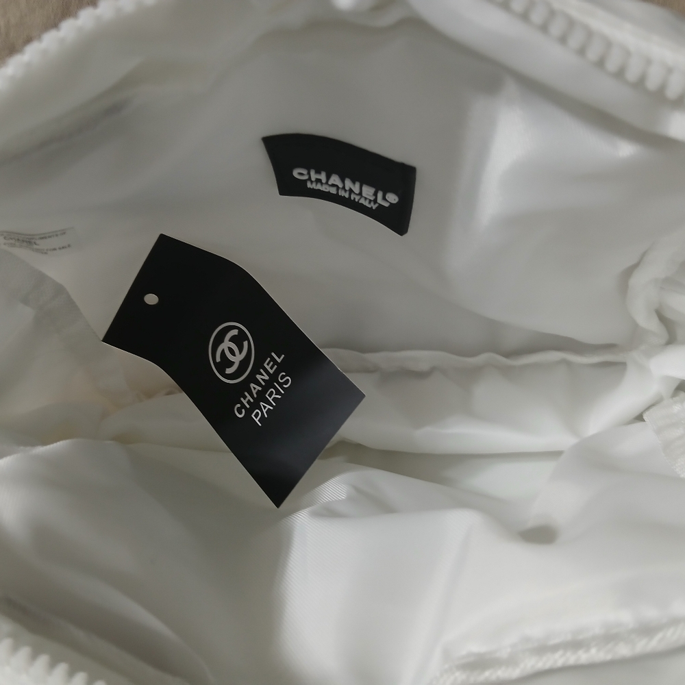 Chanel White Cosmetic Bag with Black Handles - Picture 2 of 2